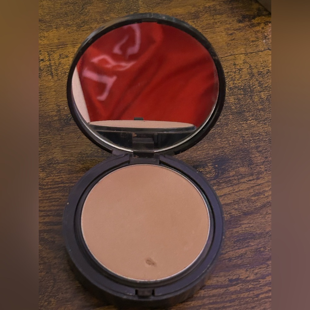 mark. Cream-to-Tan Bronzer & Contour Compact - Picture 4 of 6